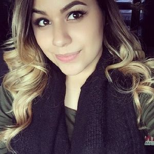 Meet your Posher, Dania