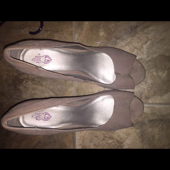 Wedge heels