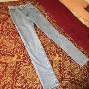 Medium wash high wasted Jean