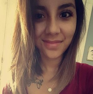 Meet your Posher, Dania