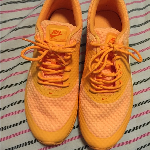 Brand new nike sneakers