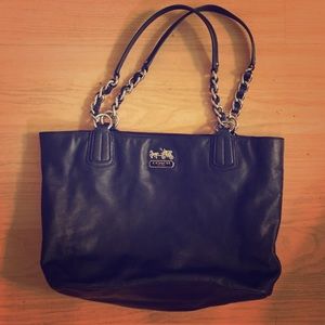 💯 authentic Coach basic black shoulder bag