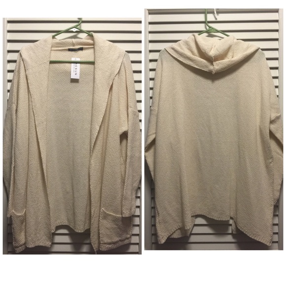 NWT Brandy Melville Hooded Ayara Cardi w/ Pockets