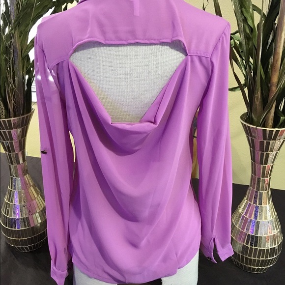 [ 🆕 ] Lavender double cross blouse - Picture 2 of 2