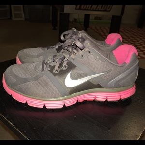 Women's Nike training shoes. Size 9 grey and pink