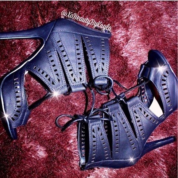 ❗️SOLD❗️Lace up heels - Black - Picture 2 of 2