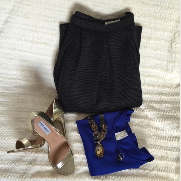 T8 Midi A line pleated skirt - Picture 2 of 4