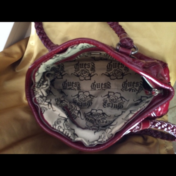 Guess - Picture 3 of 4