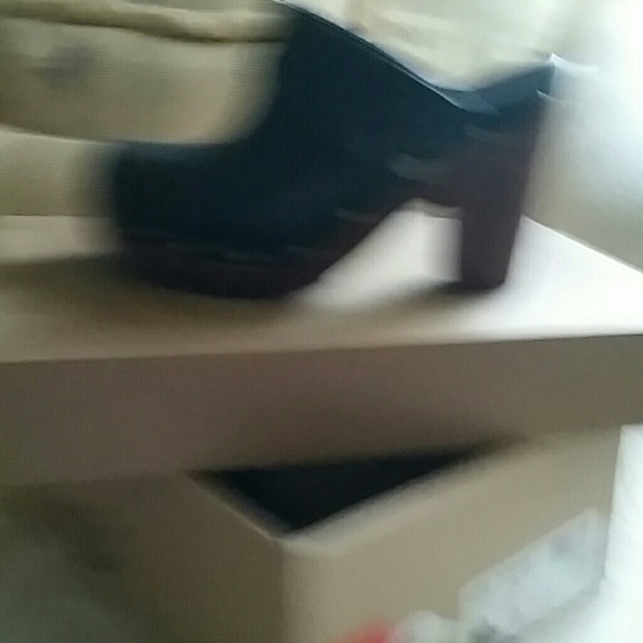 Meet your Posher, Vickie - Picture 2 of 4