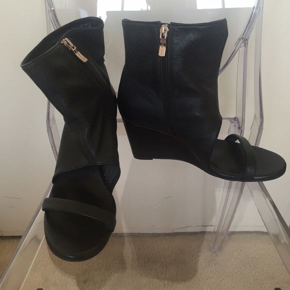 BCBG wedges