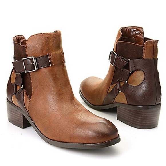 Matisse Shoes - ⬇️ NIB/Matisse "Kershaw" Harness Buckle Bootie