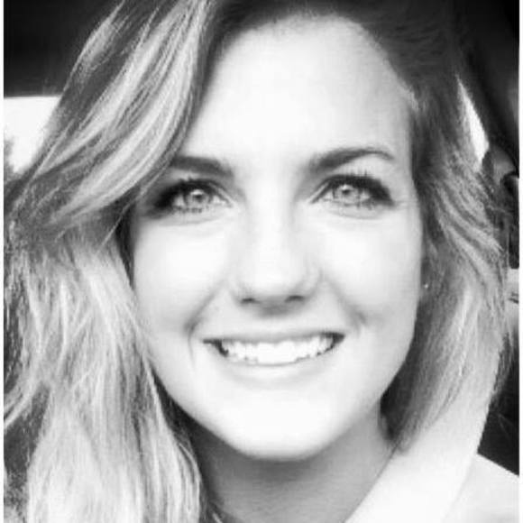 Meet your Posher, Emily - Picture 2 of 2