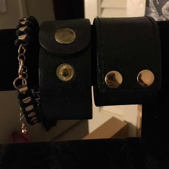 Set of black bracelets - Picture 2 of 2