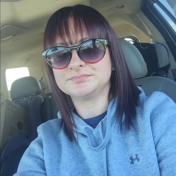 Meet your Posher, Elizabeth - Picture 1 of 1