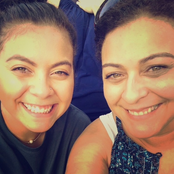 Meet your Posher, Lorie - Picture 1 of 2