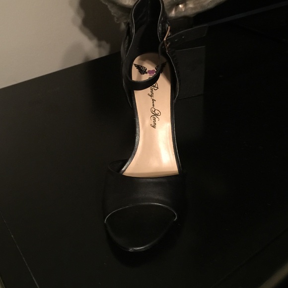 Black leather heels - Picture 2 of 4