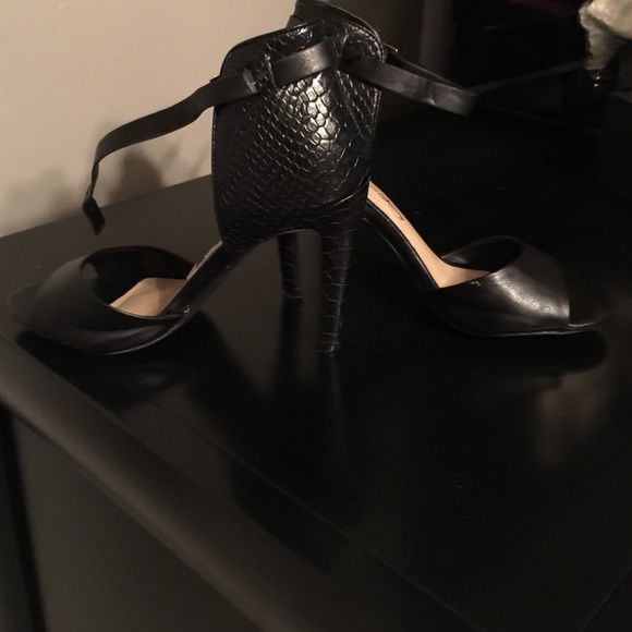 Black leather heels - Picture 3 of 4