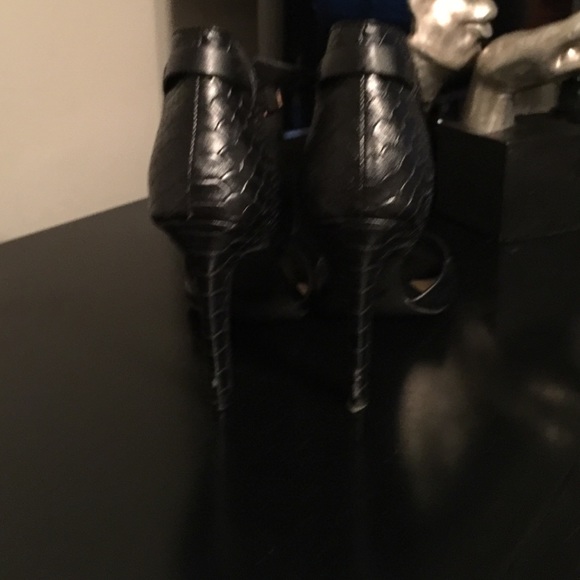 Black leather heels - Picture 4 of 4