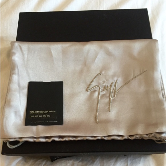 Giuseppe Zanotti Suede Pointed Toe Lace-up Pumps - Picture 4 of 6