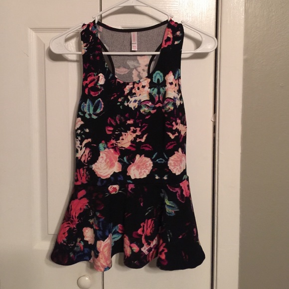 Cute tank - Picture 1 of 2