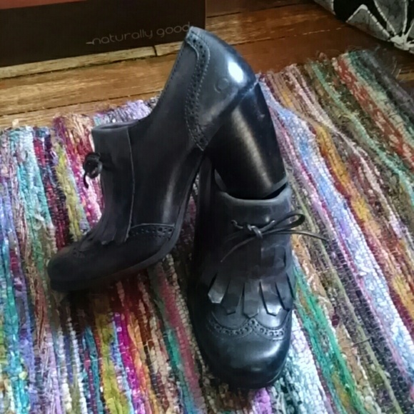 BNWOT!!! Born wingtip/brogan heels. So cute! - Picture 1 of 3