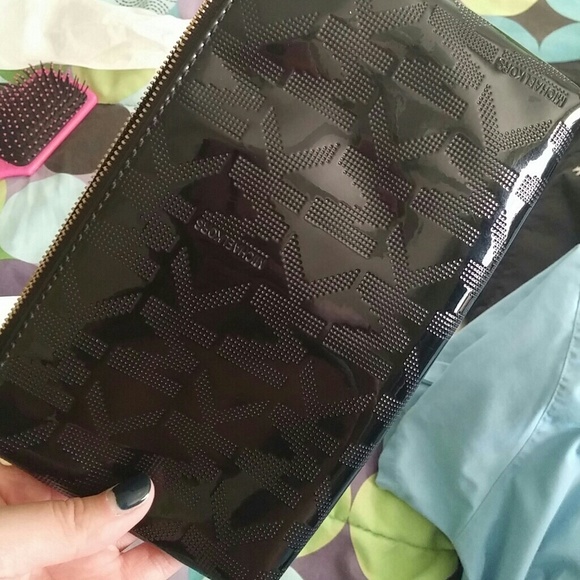 Michael kors wristlet - Picture 3 of 3