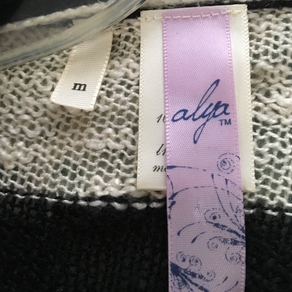 Aztec print long sweater - Picture 3 of 3