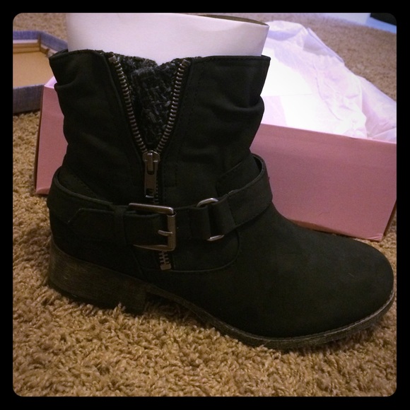 Black ankle booties
