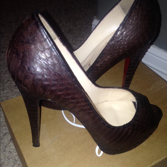 Christian Louboutin Alta Dama platform pumps. - Picture 2 of 3