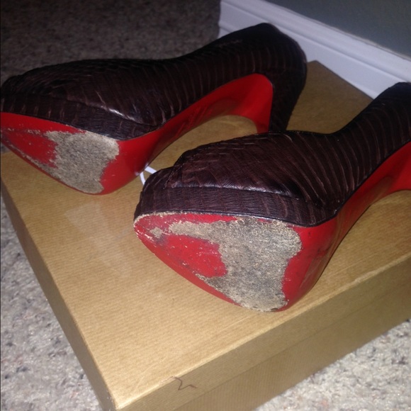 Christian Louboutin Alta Dama platform pumps. - Picture 3 of 3