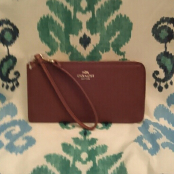 NWT Coach leather wristlet - Picture 1 of 3
