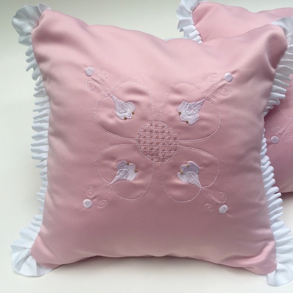 Decor pillow - Picture 1 of 4