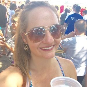 Meet your Posher, Andrea