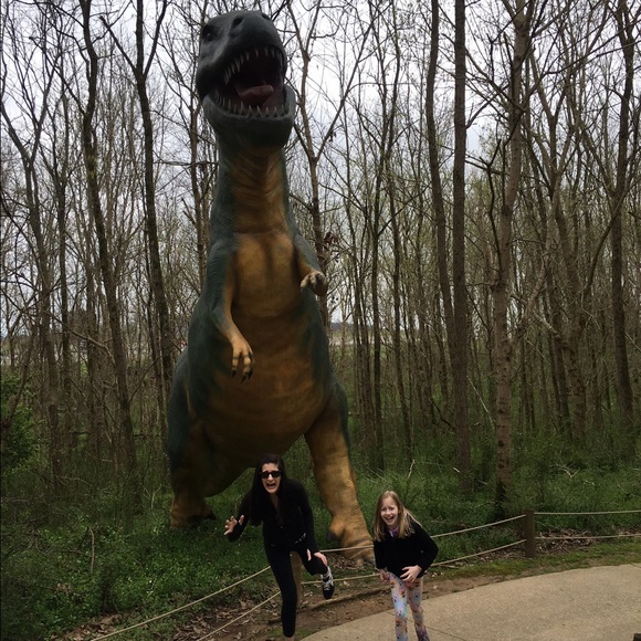 MEET YOUR POSHER - Picture 6 of 6