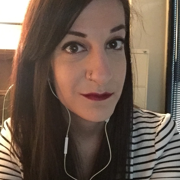 MEET YOUR POSHER - Picture 2 of 6