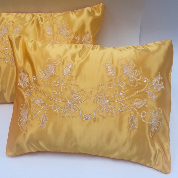 Decor pillow - Picture 1 of 3