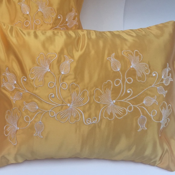 Decor pillow - Picture 2 of 3