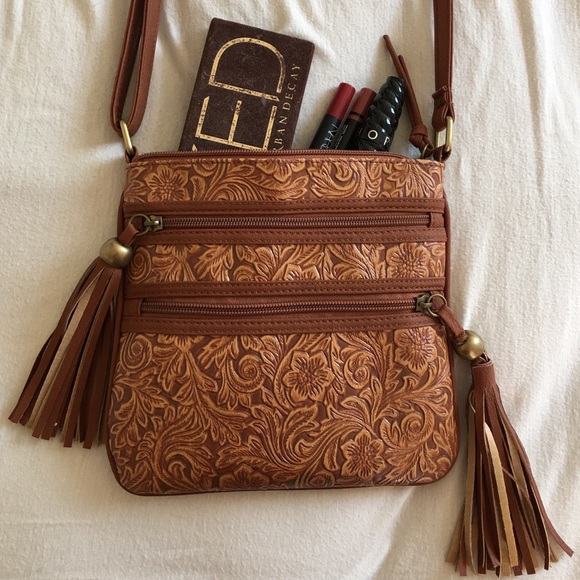 Chateau  Handbags - 🌙HP 12/09🌙Cross body Purse