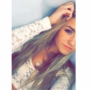 Long sleeve lace crop top