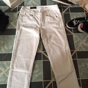Cropped white pants
