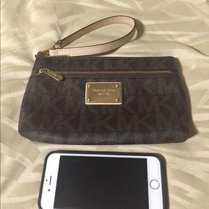 Michael kors wristlet large