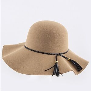 Floppy camel leather tassel hat