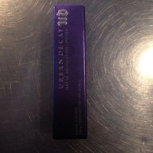 URBAN DECAY MATTE LIPSTICK BRAND NEW