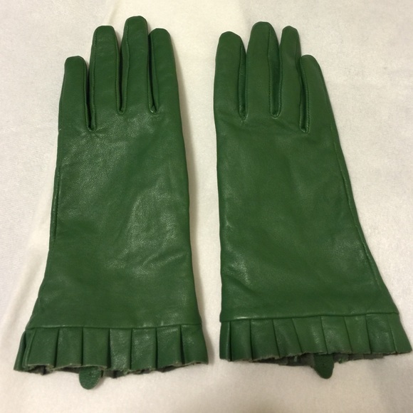 Emerald green leather gloves.