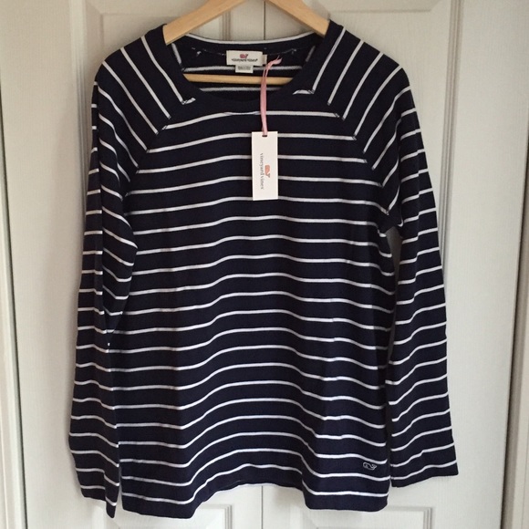 Vineyard Vines Tops - NWT Vineyard Vines pullover with gift box!