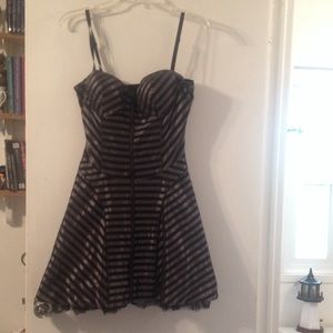 Front zip grey/black striped dress