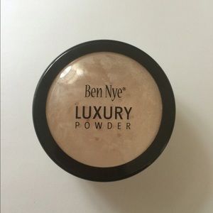Ben Nye Bella Luxury Powder in Buff (BV-50)