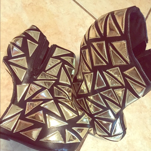 Black and sliver heels