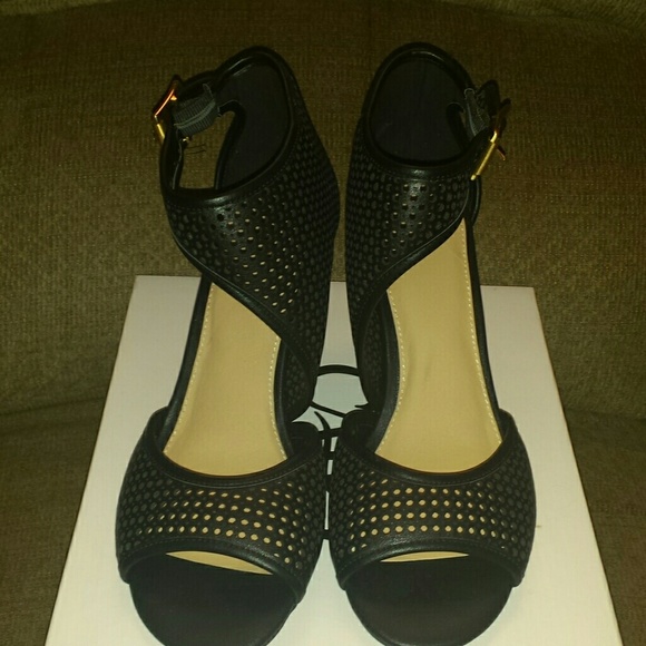 Black wedge heel shoes