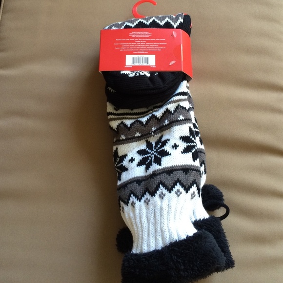🚫SOLD🚫 Winter Pom Pom Slipper Socks - Picture 3 of 4